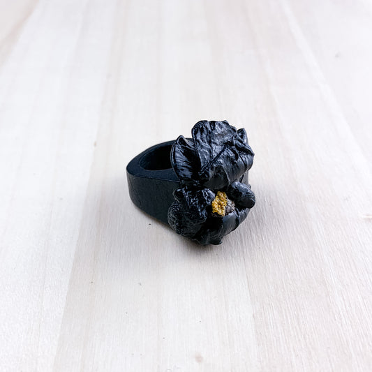 Petals and bark scented ring