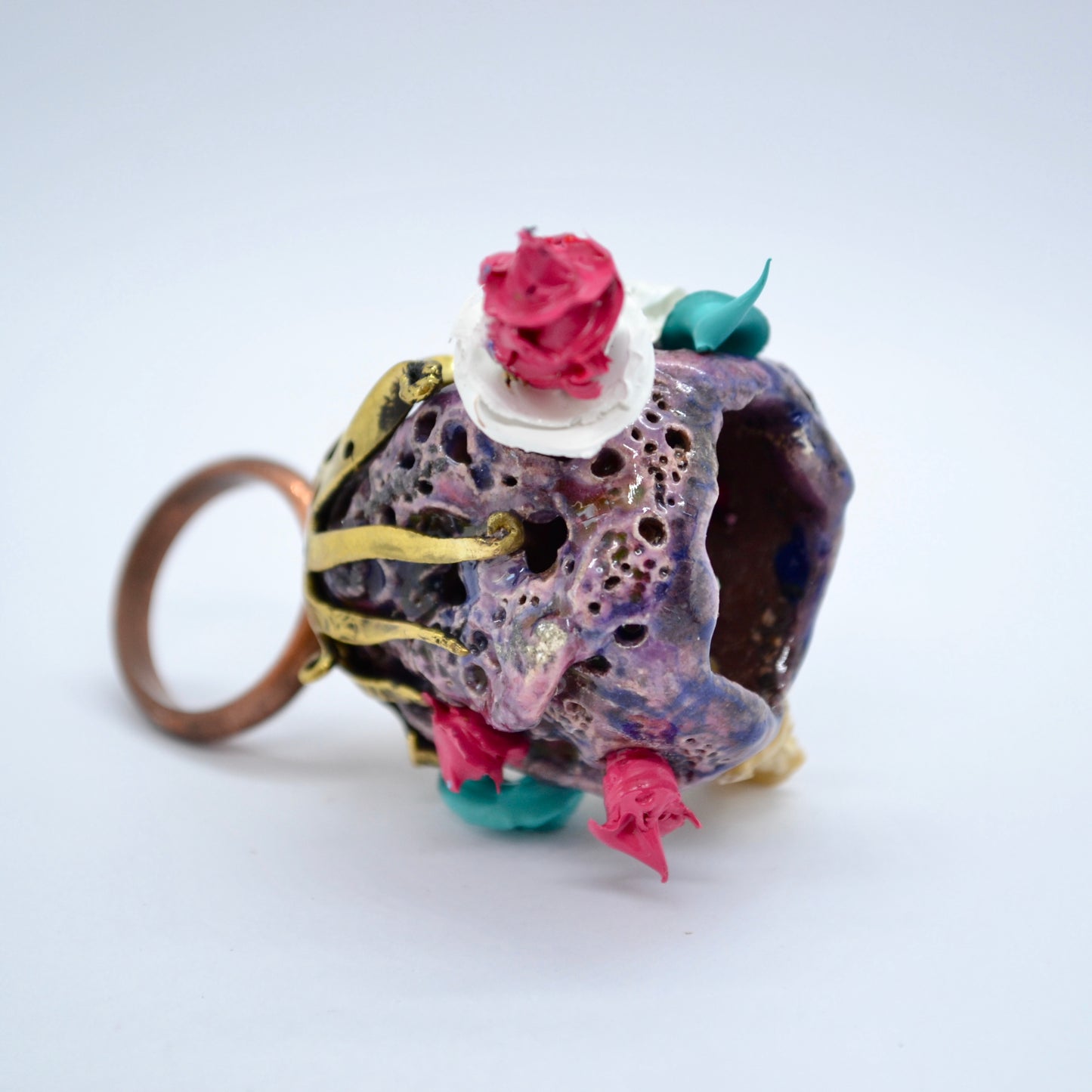 Anello in ottone e ceramica