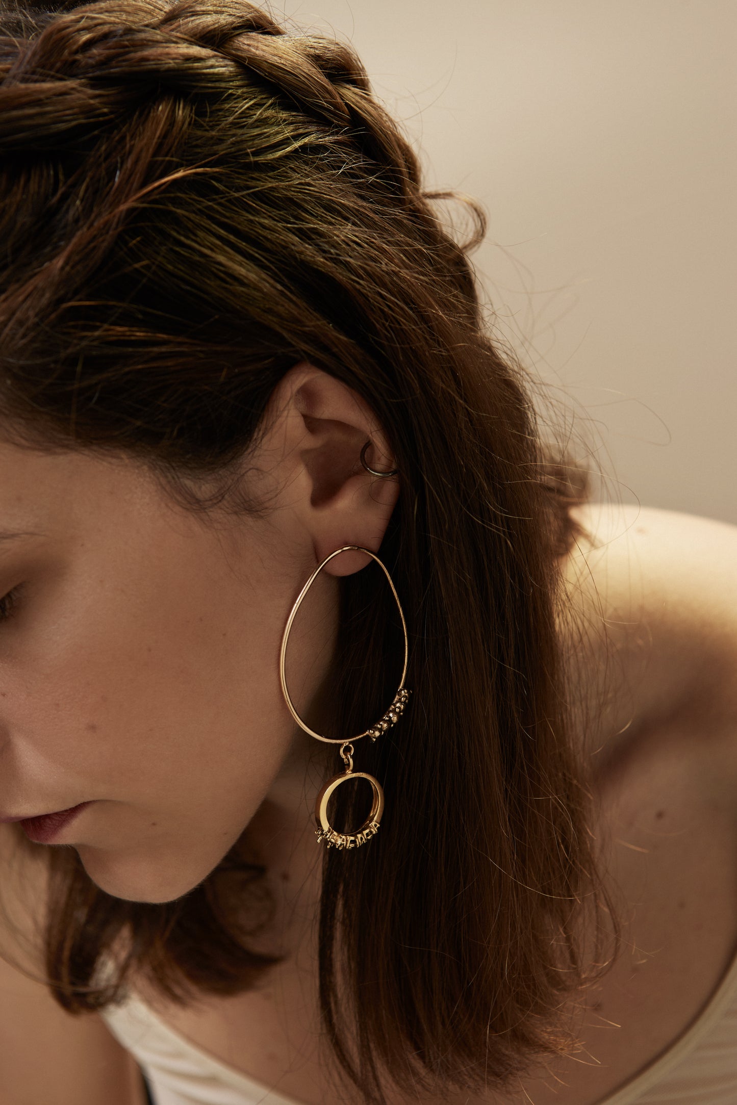 Chimera: orecchini hoops ear-rings asimmetrici