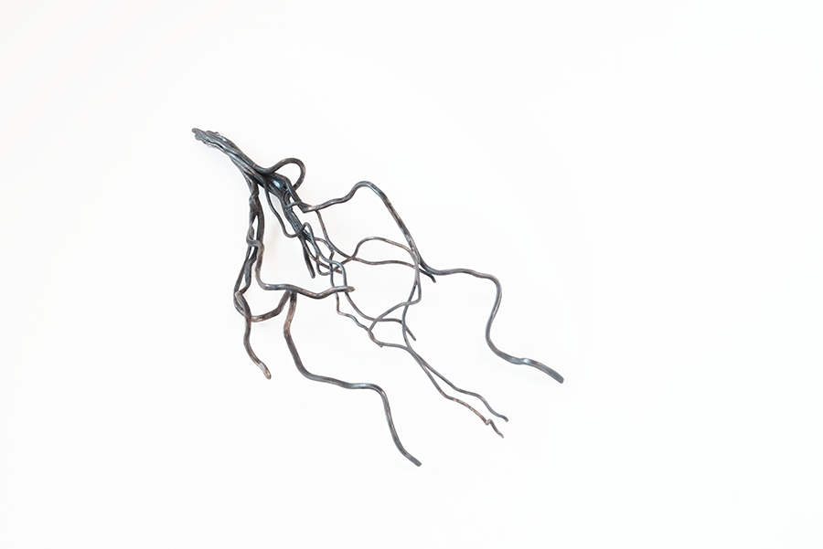 Spilla gioiello contemporaneo di Meira Rauta in Rame radici rami