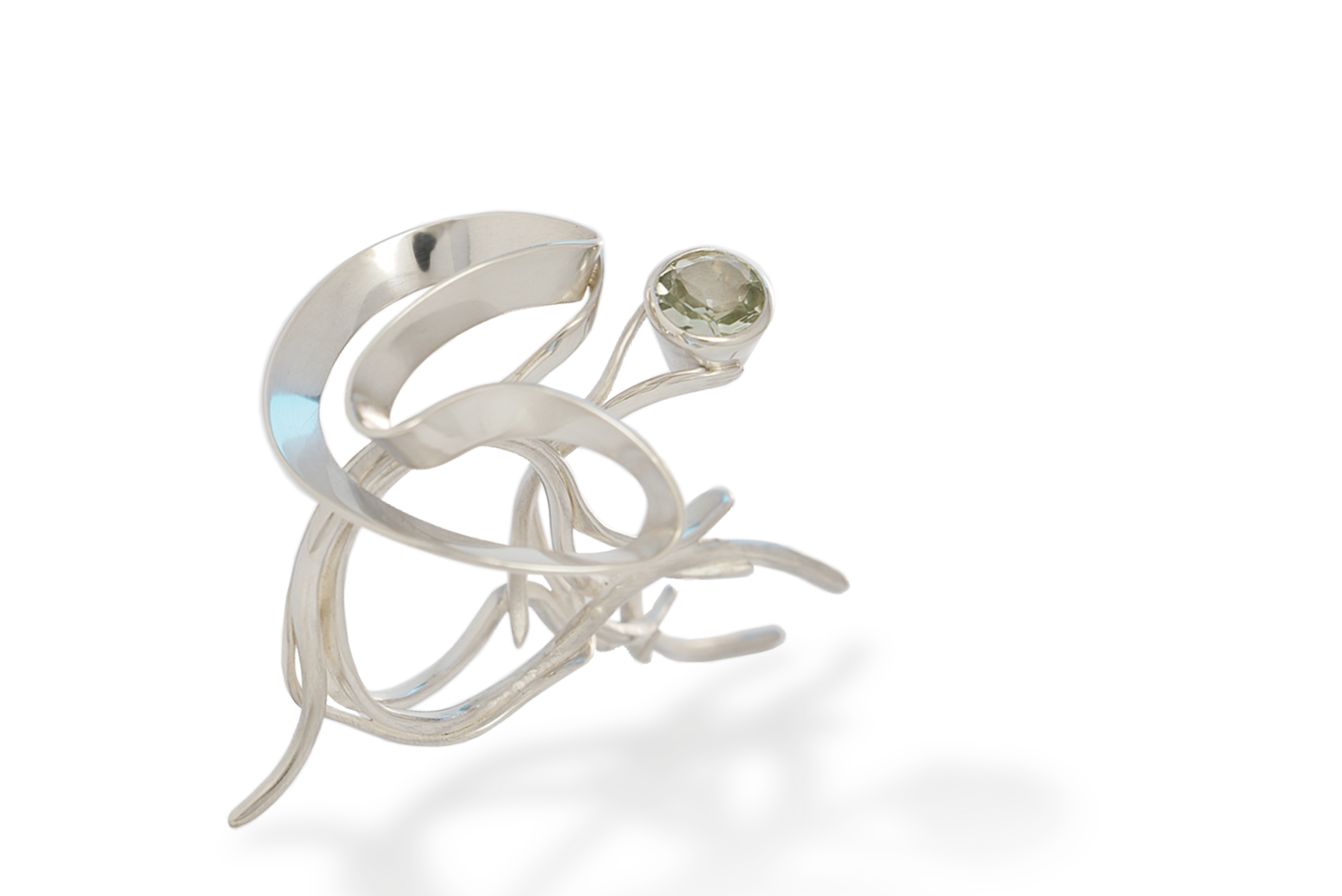 Anello con prasiolite di Meira Rauta, gioiello contemporaneo bellissimo da indossare, in argento e prasiolite