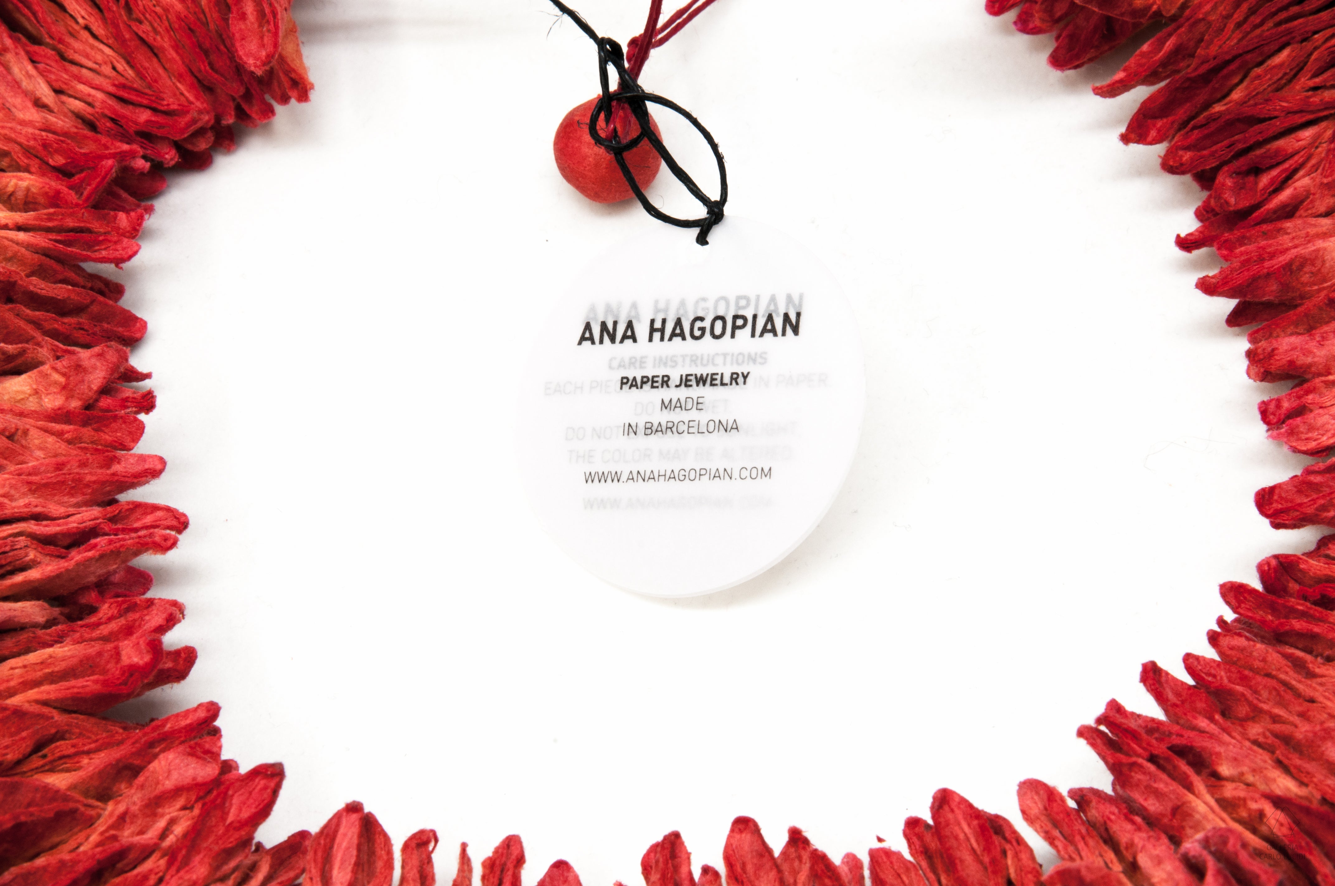 Collana girocollo feathers, in carta fatta a mano. Gioiello contemporaneo di Ana Hagopian