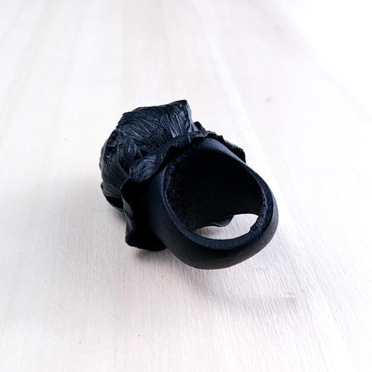 Black flower scented ring