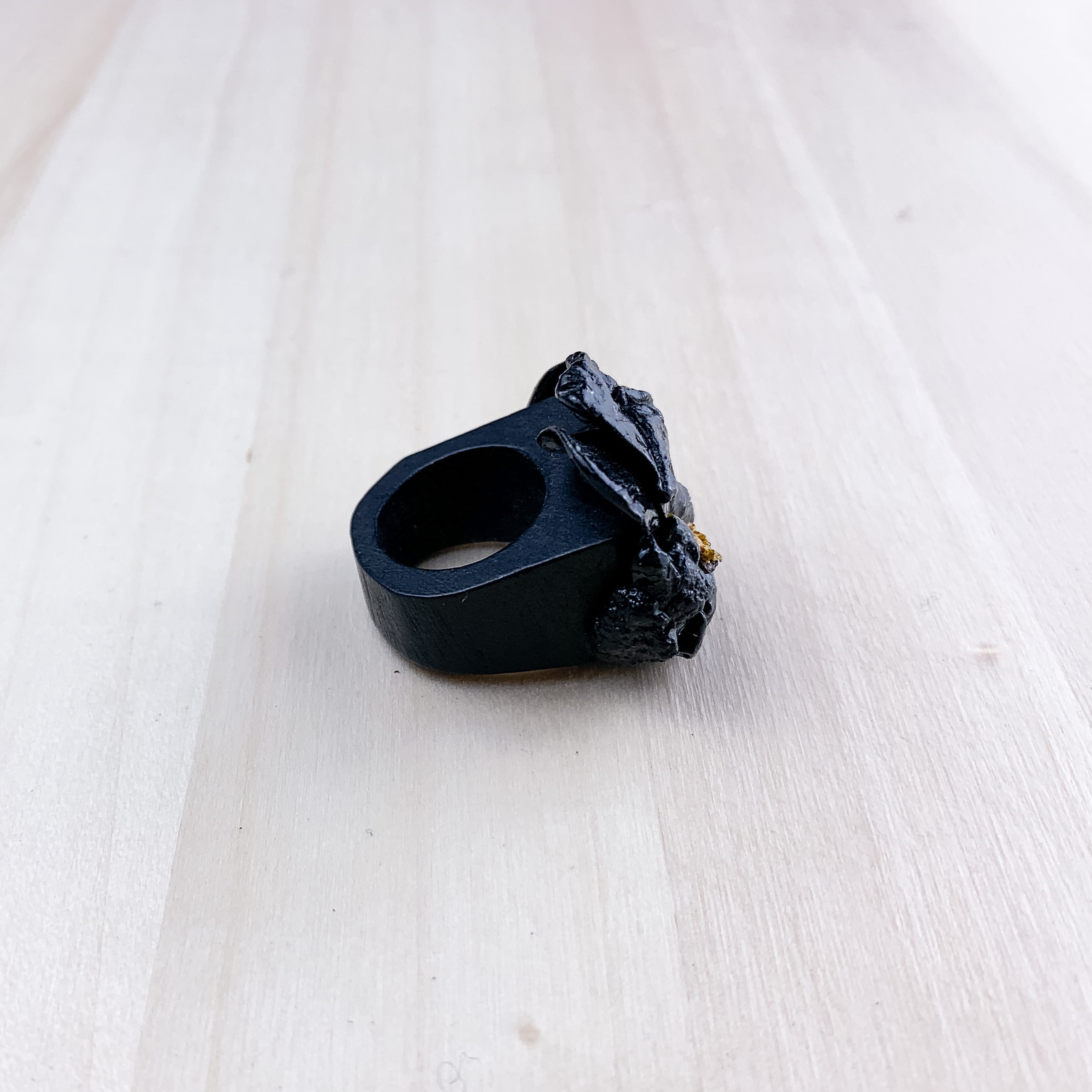 Petals and bark scented ring