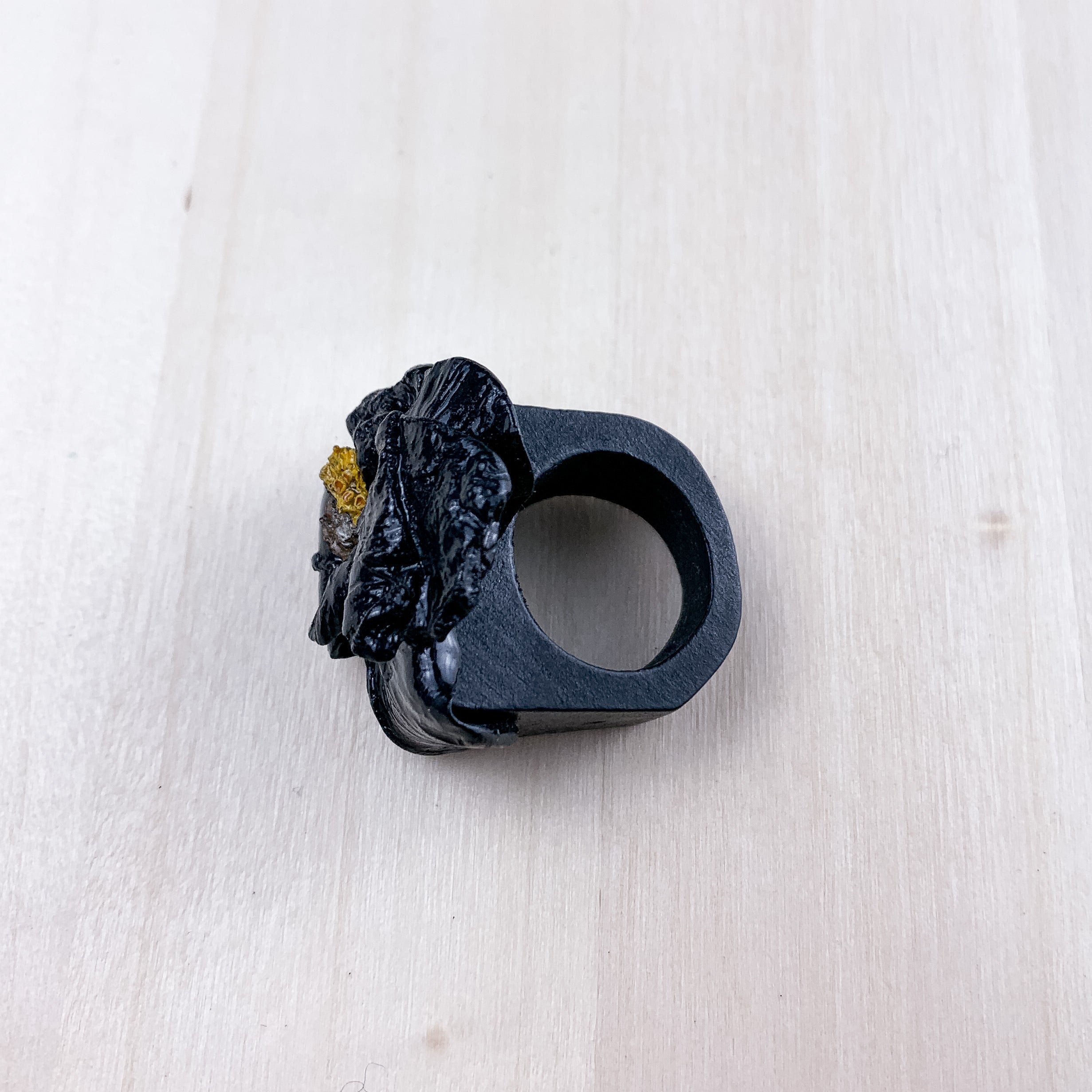 Petals and bark scented ring
