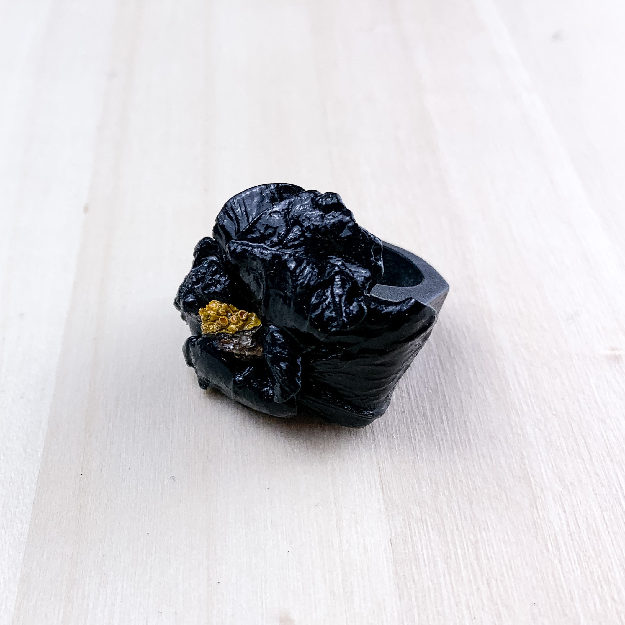 Petals and bark scented ring