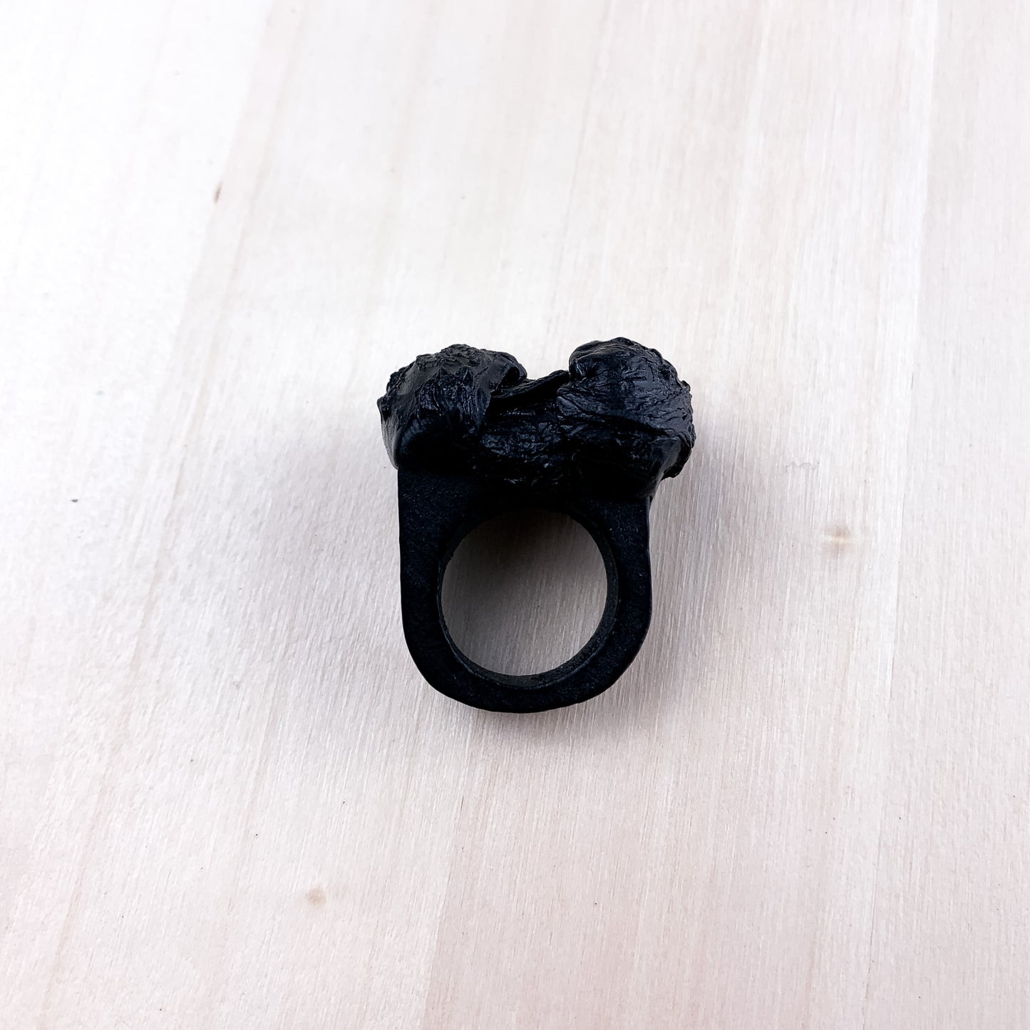 Black petals scented ring