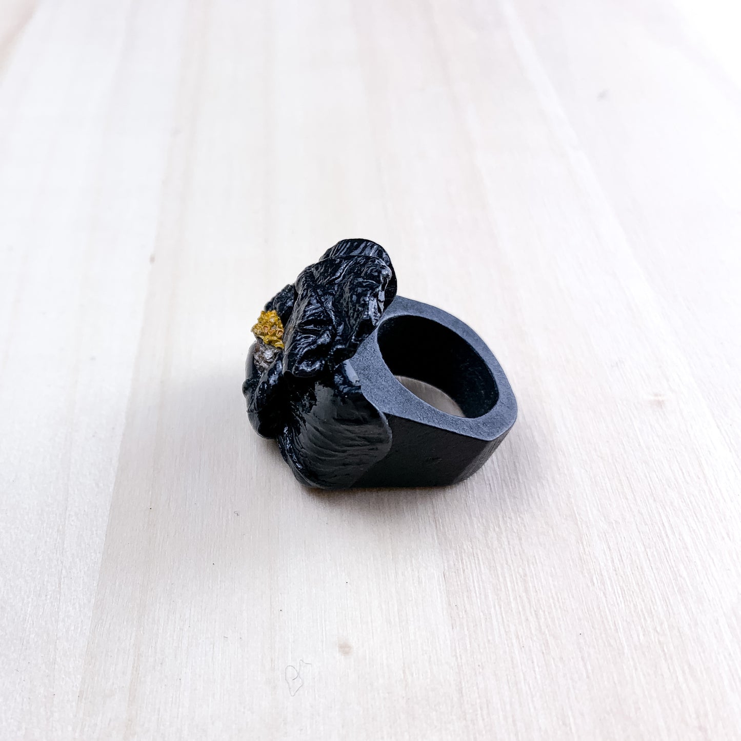 Petals and bark scented ring