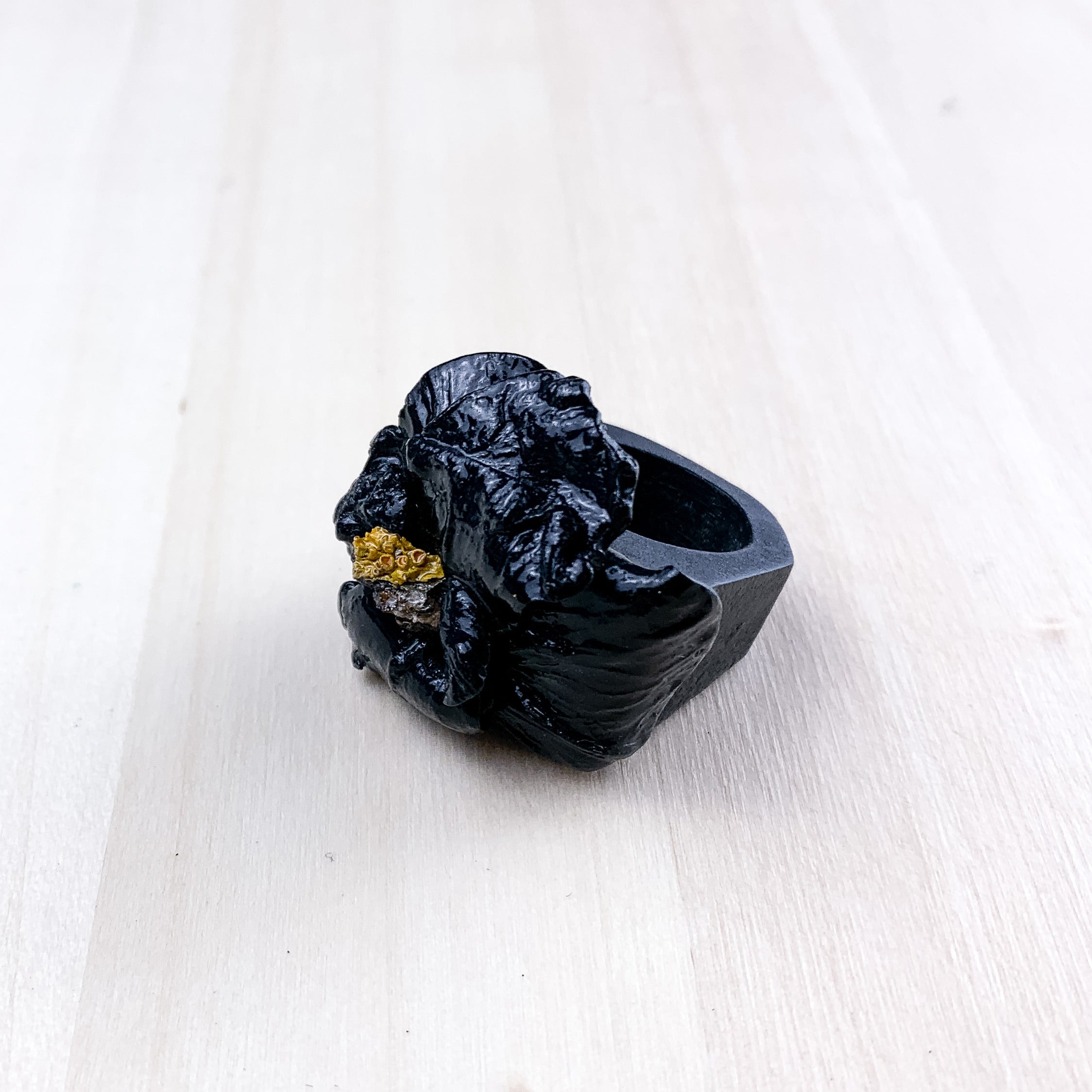 Petals and bark scented ring