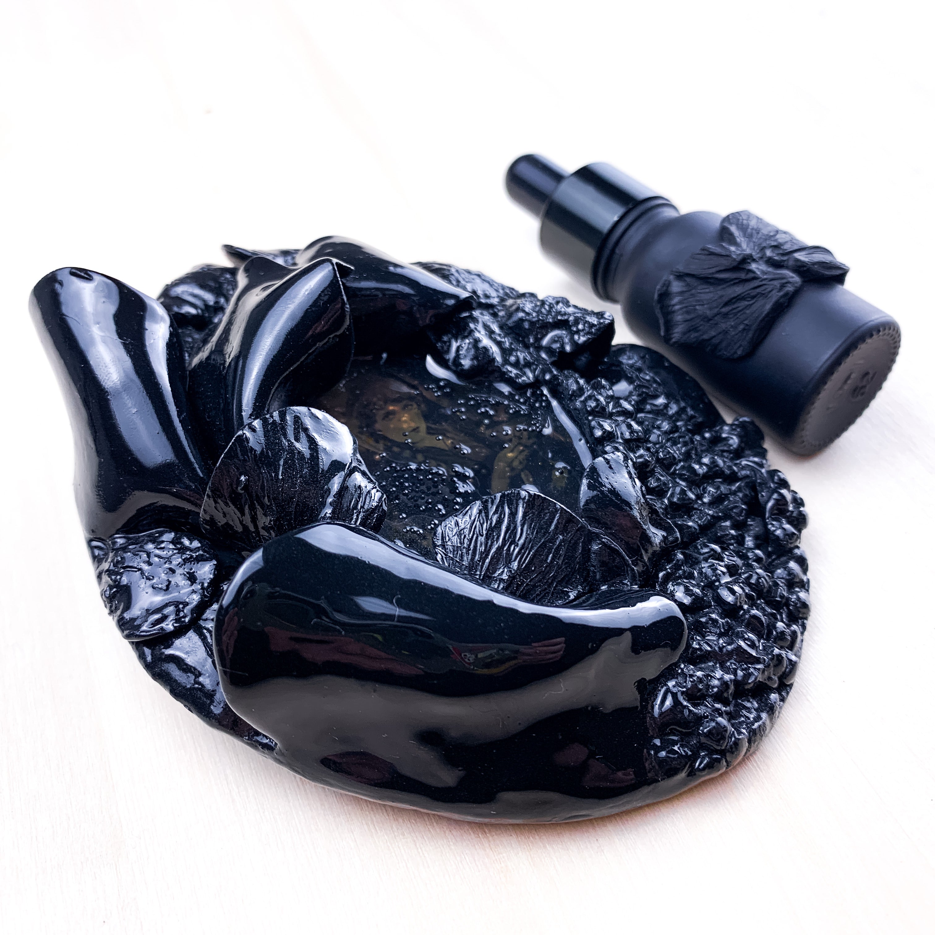 Perfumed brooch with portrait